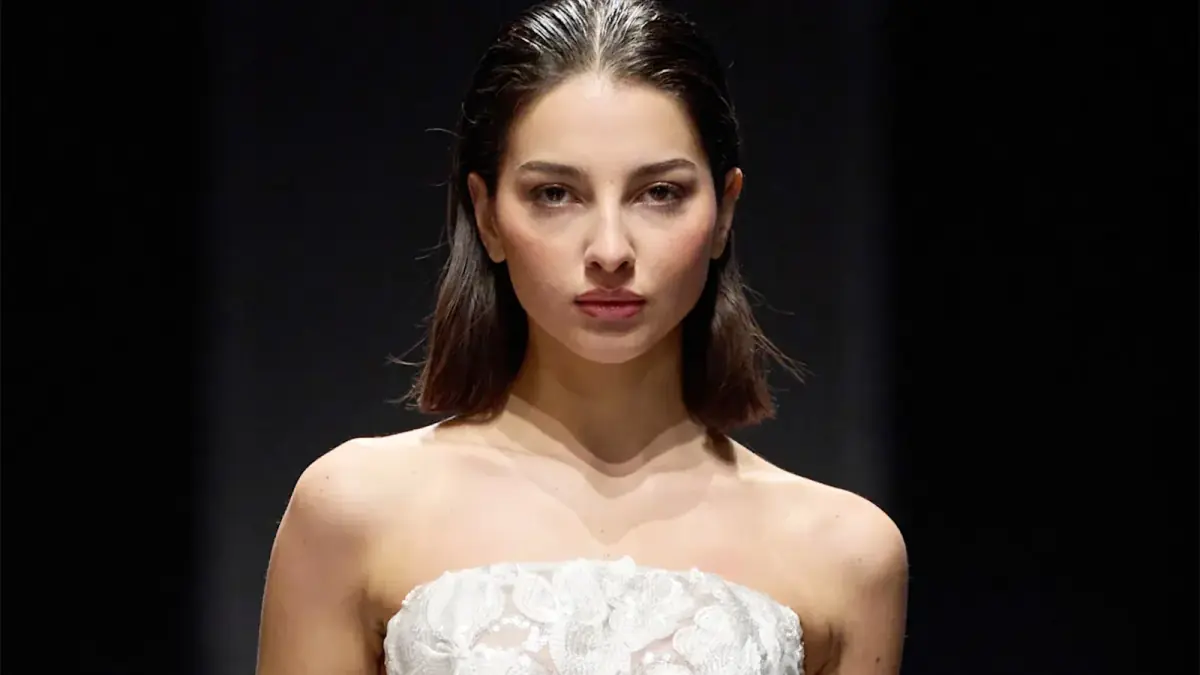 Sleek Look Brautfrisur kombiniert mit strahlender Haut durch HydraFacial St. Gallen.