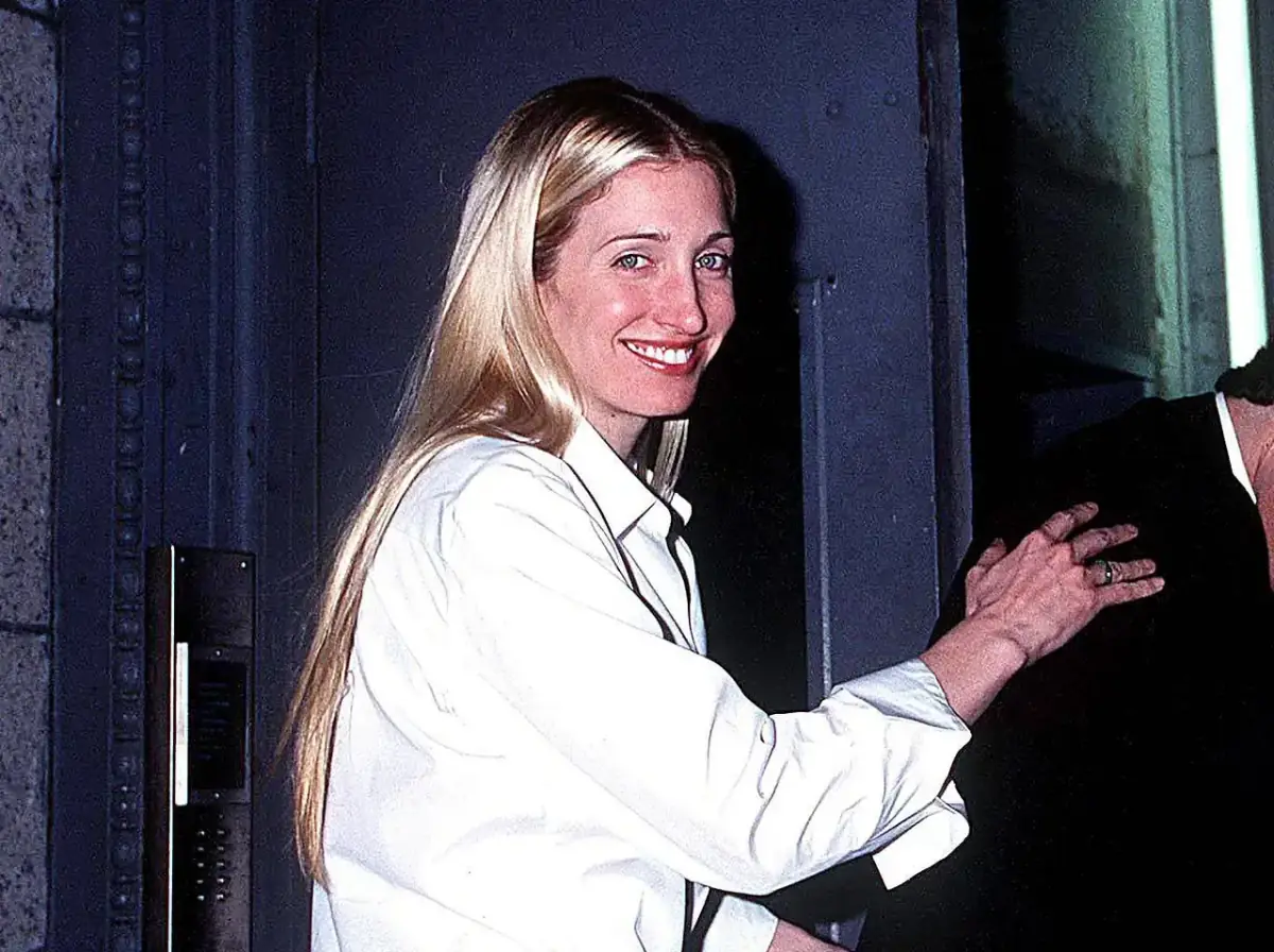 Foiled Cashmere Blonde Trendfrisur 2026 von Ella, Master Stylist beim Coiffeur St. Gallen Beautycenter by Neta.