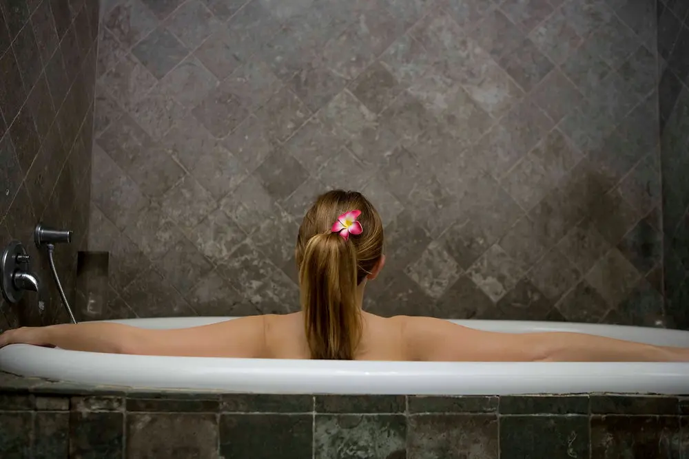 Herbstliche Schönheit: Tipps für strahlende Haut und glänzendes Haar in der kühlen Jahreszeit