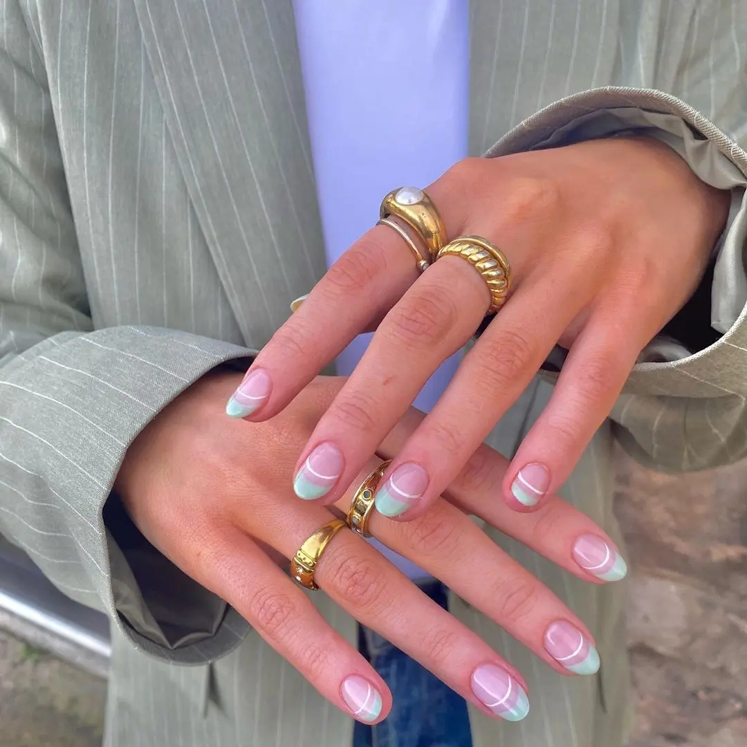 Auffällige Barbiecore Nails in knalligem Pink, Statement-Nägel vom Profi im Nagelstudio St. Gallen.