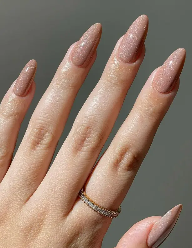 Elegante Ballet Beige Maniküre, natürliche Gelnägel im Beautycenter by Neta St. Gallen.