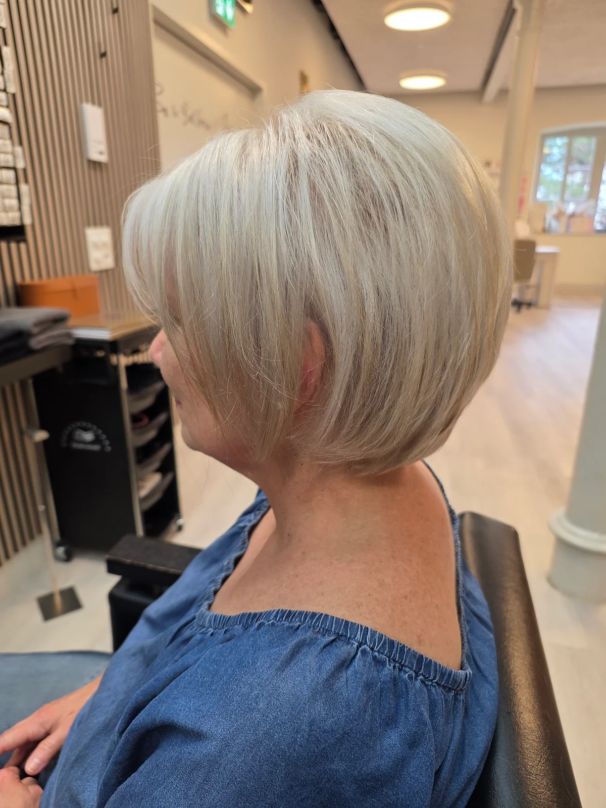 Blonder Bob aus dem Beautycenter by Neta – Frisurenbeispiel, kein Serum-Testbild