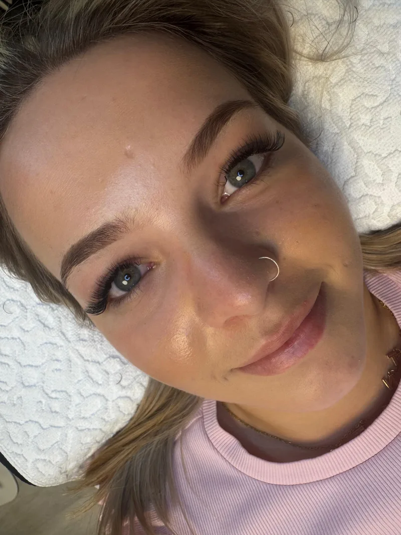 Nahaufnahme eines Wimpernergebnisses aus dem Beautycenter by Neta