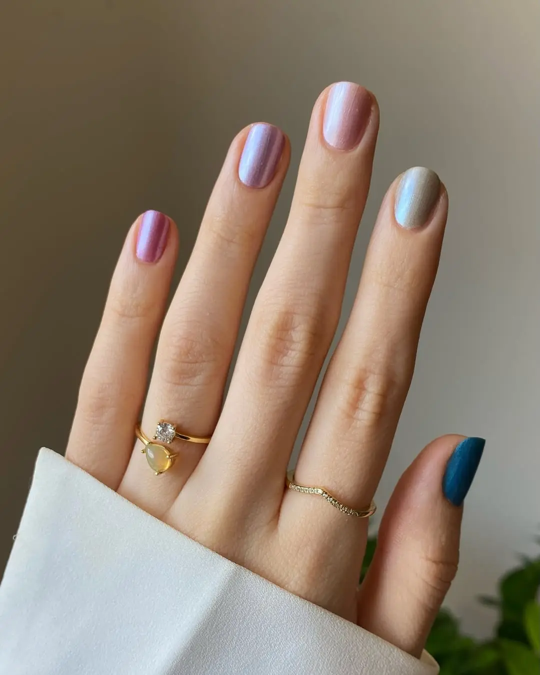 Frühlingsnägel 2026 Trend 7: Pastellfarben mit mehr Tiefe — leicht gedeckt, cremig oder mit dezentem Glanzfinish bei Beautycenter Neta St. Gallen